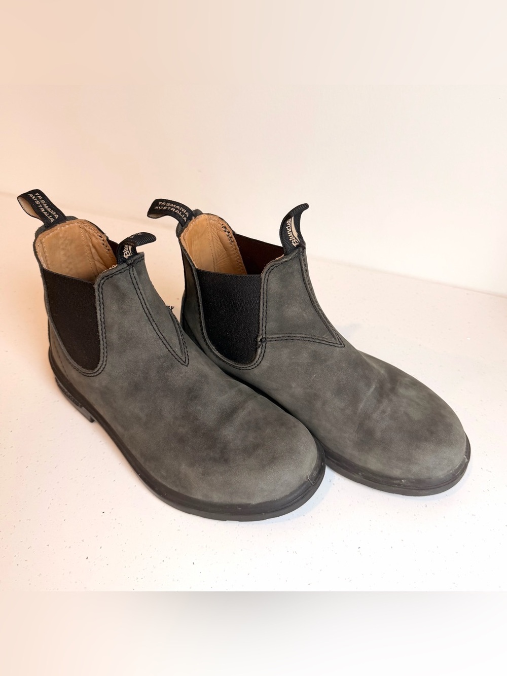 Authentic Blundstone Chelsea Boots-Ladies 4.5/Youth 3